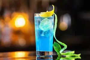 blue-lagoon-cocktail-longdrink-recept-ingredienten